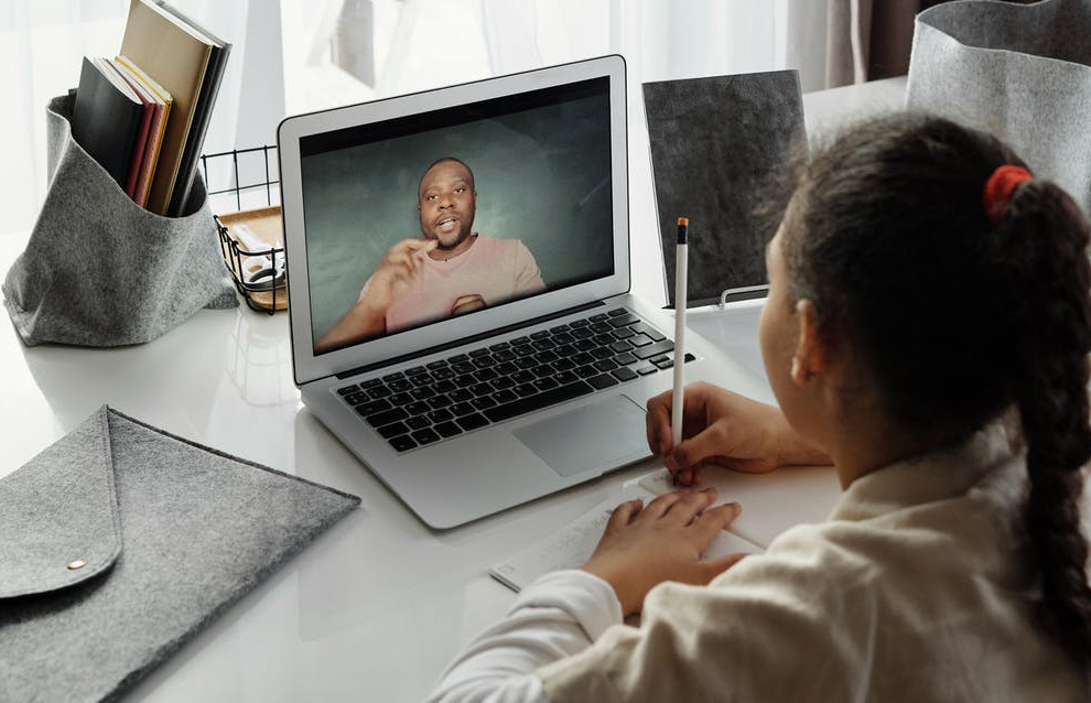 La enseñanza en línea es la forma eficaz de continuar con la educación